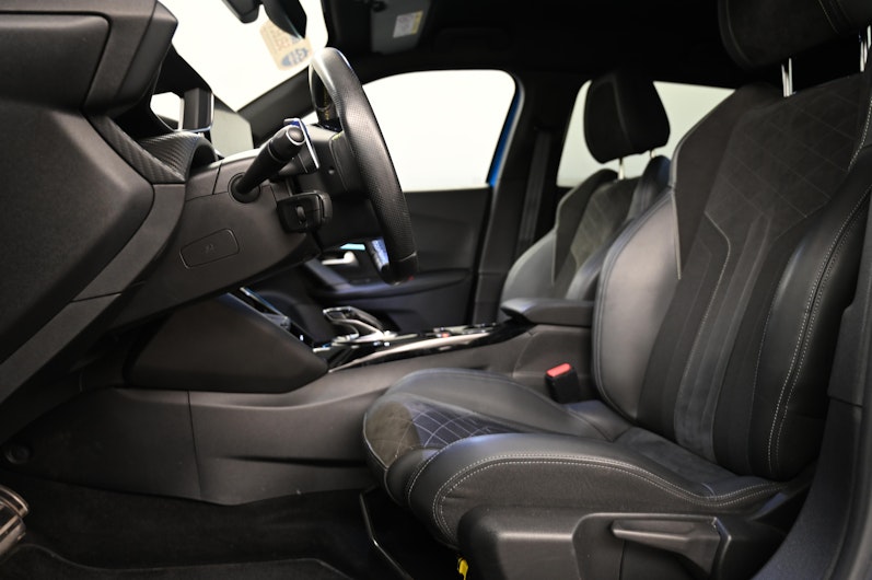 Vehicle image PEUGEOT 2008