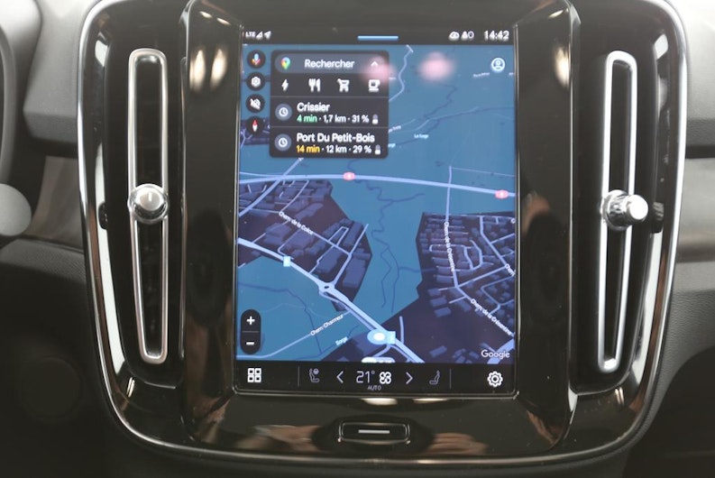 Vehicle image VOLVO C40