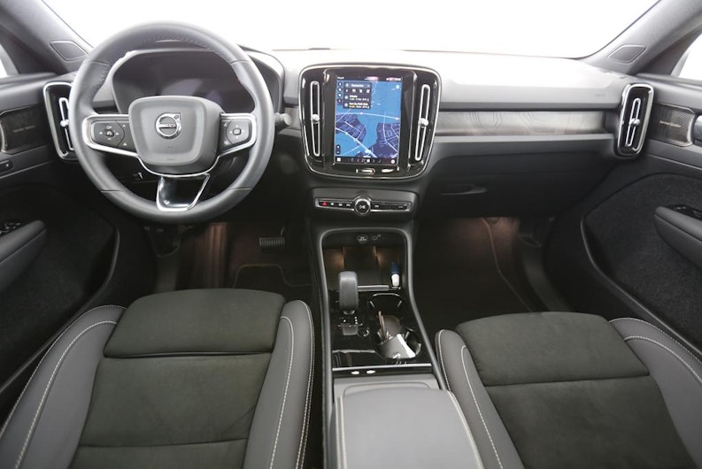 Vehicle image VOLVO C40