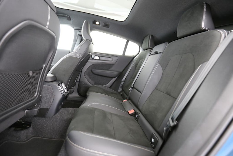 Vehicle image VOLVO C40