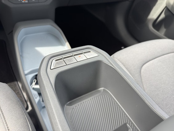 Vehicle image 6 Vehicle image 6