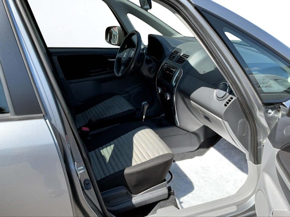 Vehicle image 8