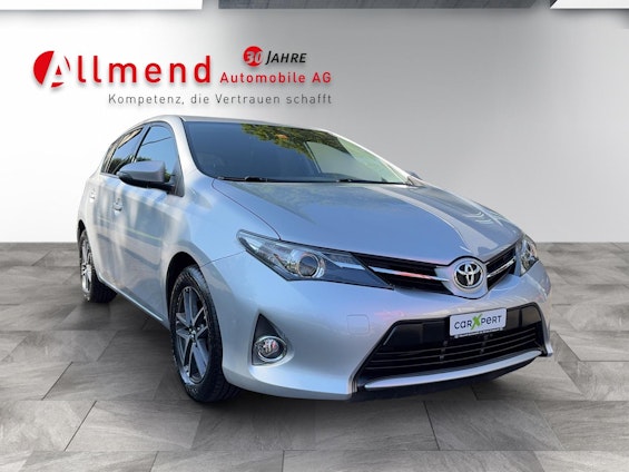 First vehicle image