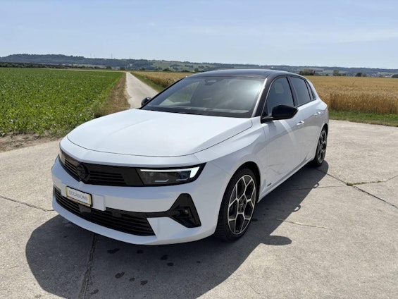 First vehicle image