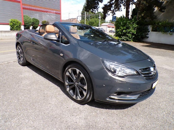 First vehicle image