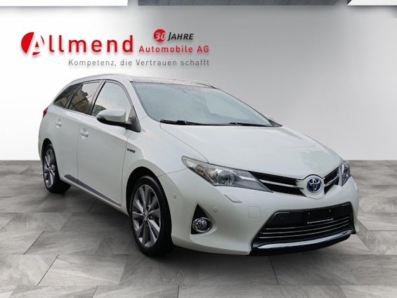 First vehicle image