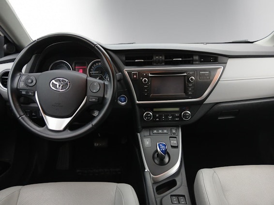 Vehicle image 9