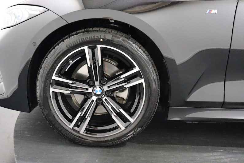 Vehicle image BMW 3 SERIES