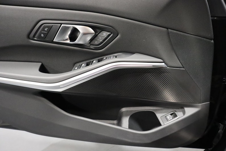 Vehicle image BMW 3 SERIES