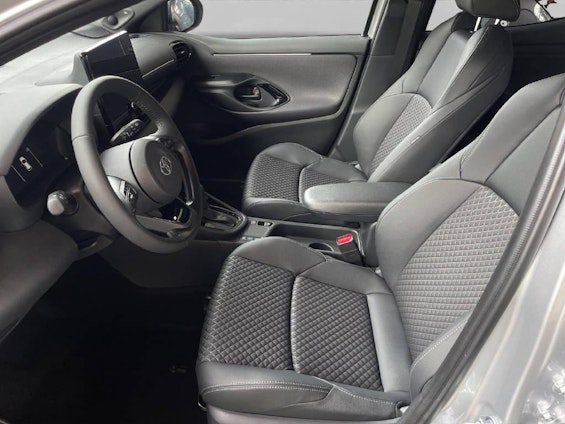 Vehicle image 10