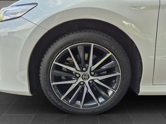 Vehicle image 14