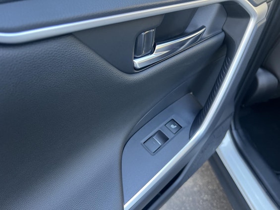 Vehicle image 16 Vehicle image 16