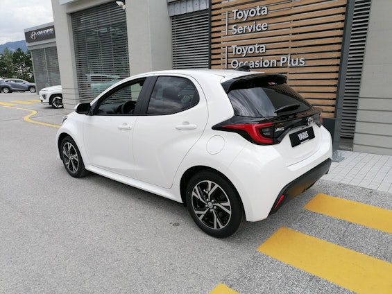 Vehicle image 3