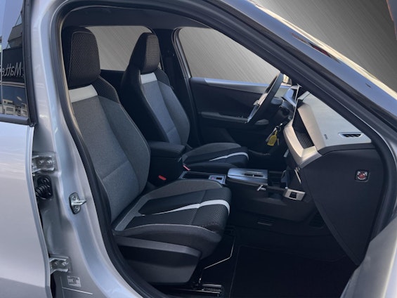 Vehicle image 9 Vehicle image 9