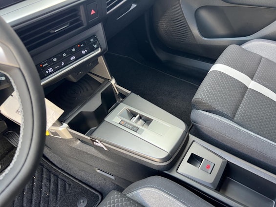 Vehicle image 14 Vehicle image 14