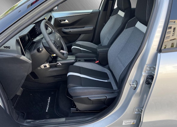 Vehicle image 8 Vehicle image 8