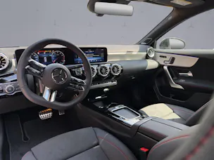 Mercedes-Benz A 250 AMG Line 4m