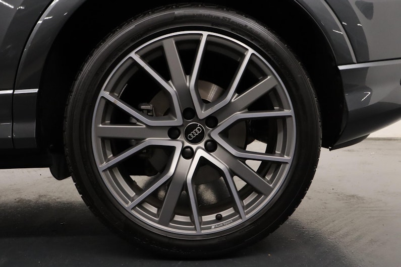 Vehicle image AUDI Q3