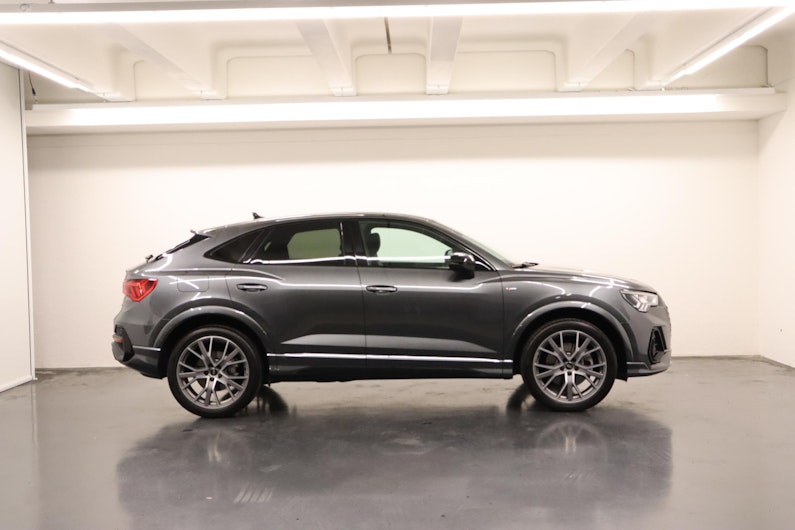 Vehicle image AUDI Q3