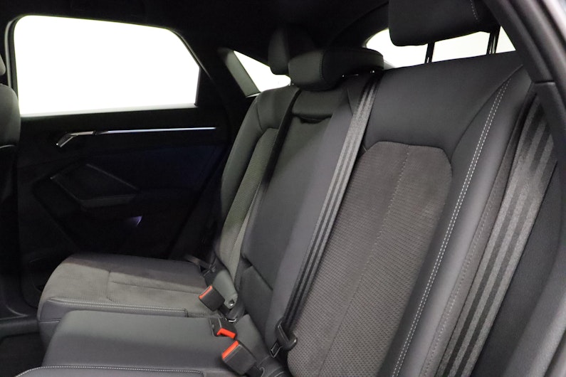 Vehicle image AUDI Q3