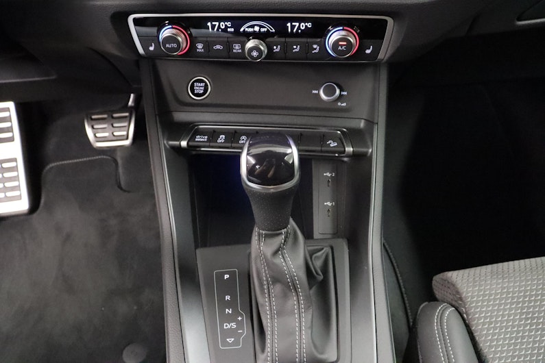 Vehicle image AUDI Q3