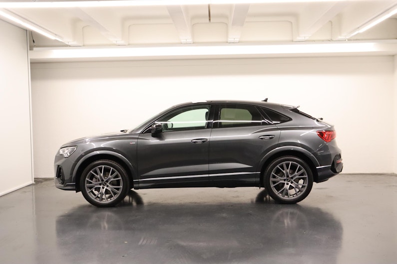 Vehicle image AUDI Q3