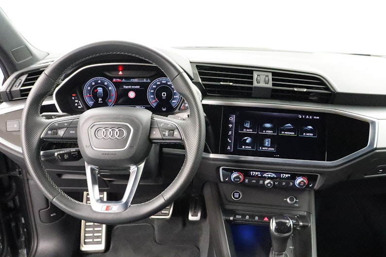 Vehicle image AUDI Q3