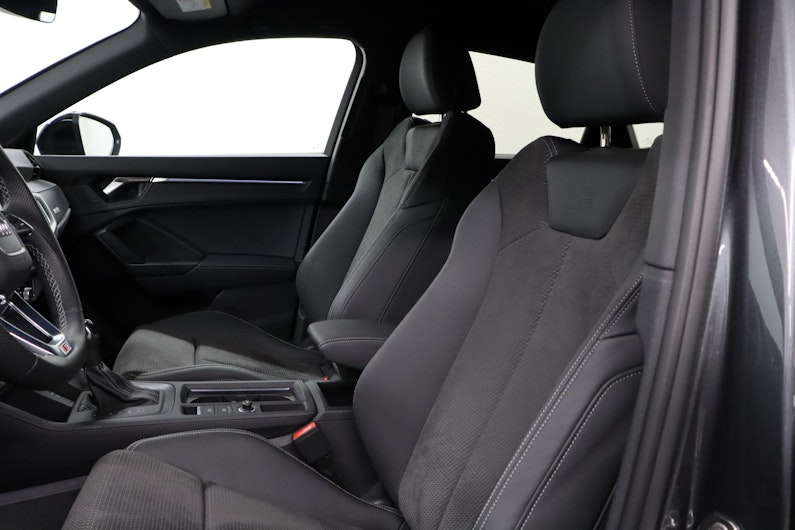 Vehicle image AUDI Q3