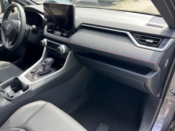 Vehicle image 14