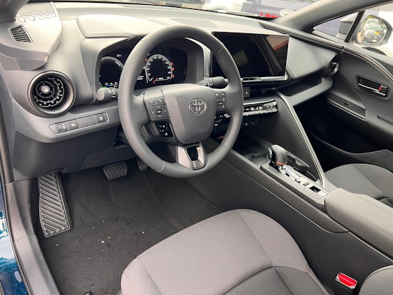 Vehicle image 7
