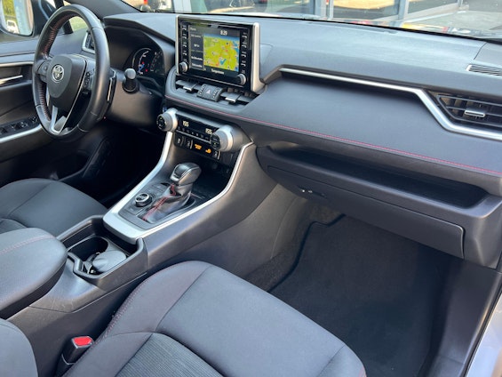 Vehicle image 13
