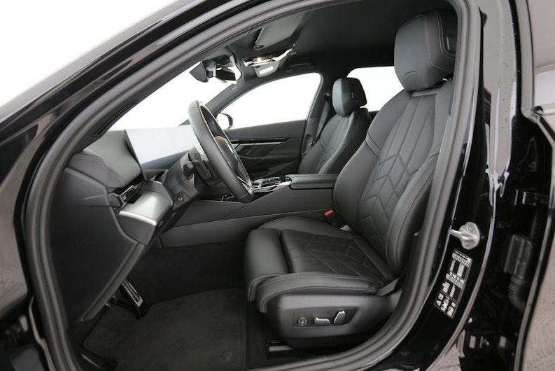 Vehicle image BMW 5 SERIES