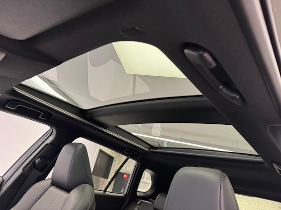 Vehicle image 16 Vehicle image 16