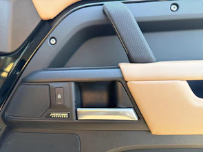 image du véhicule LAND ROVER Defender 130 3.0 D I6 300 X-Dynamic HSE