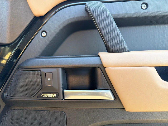 image du véhicule LAND ROVER DEFENDER