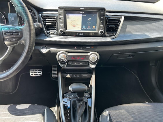 Vehicle image 16