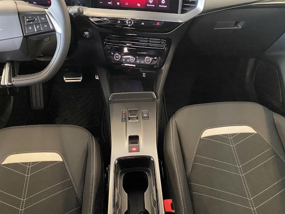 Vehicle image 4 Vehicle image 4