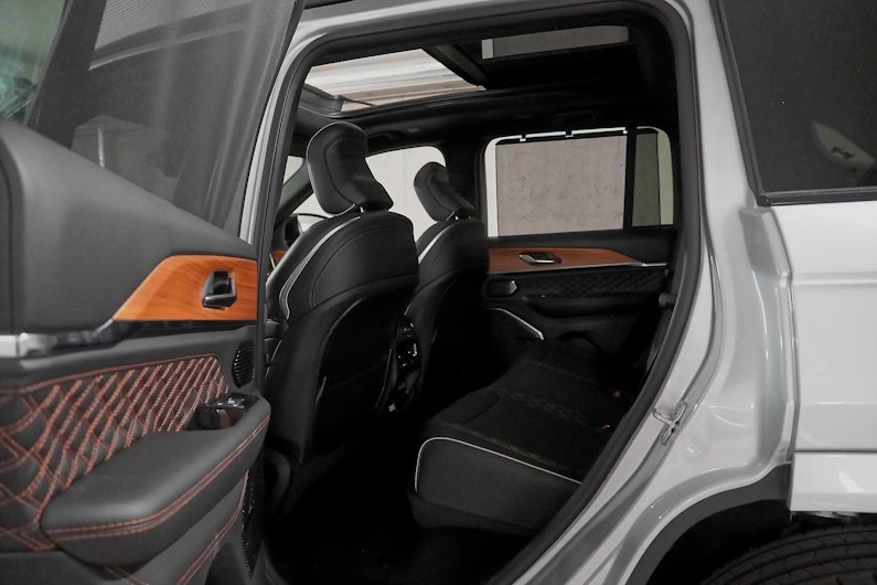 Vehicle image JEEP Grand Cherokee