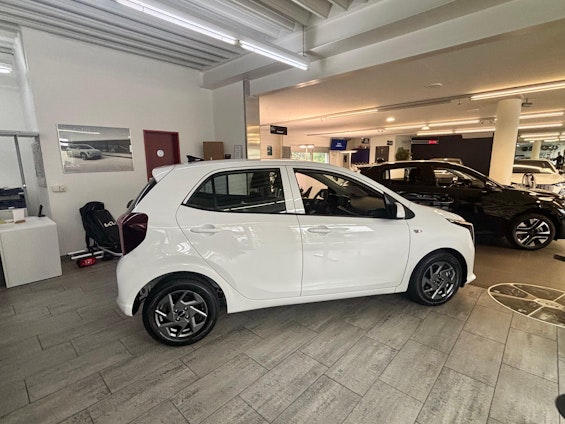 Vehicle image 2 Vehicle image 2