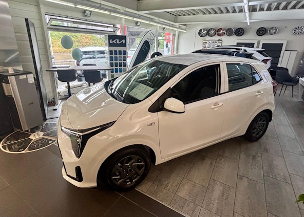 First vehicle image First vehicle image