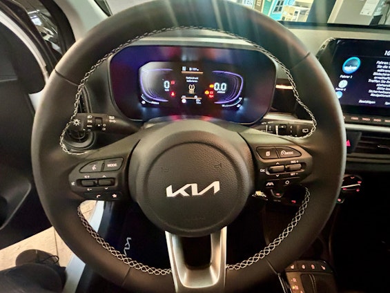 Vehicle image 6 Vehicle image 6