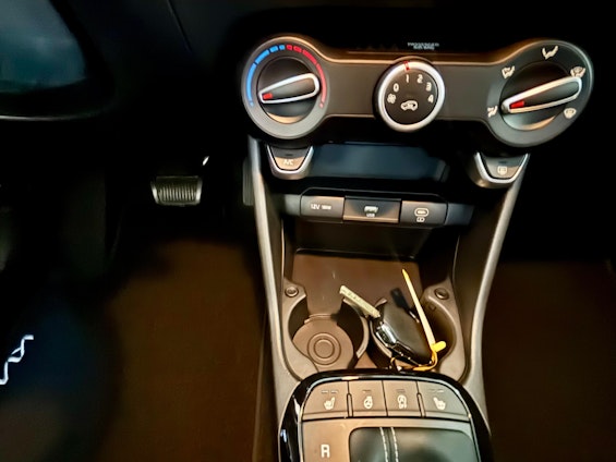 Vehicle image 10 Vehicle image 10