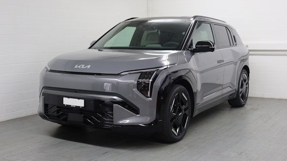 First vehicle image
