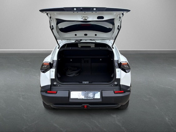 Vehicle image 4 Vehicle image 4