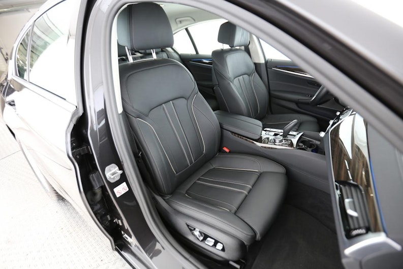 Vehicle image BMW 5 SERIES