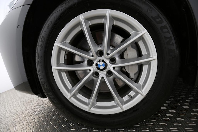 Vehicle image BMW 5 SERIES