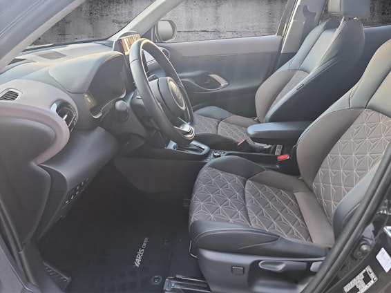 Vehicle image 3 Vehicle image 3