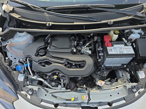 Vehicle image 15 Vehicle image 15