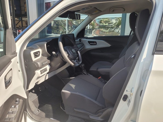 Vehicle image 6 Vehicle image 6