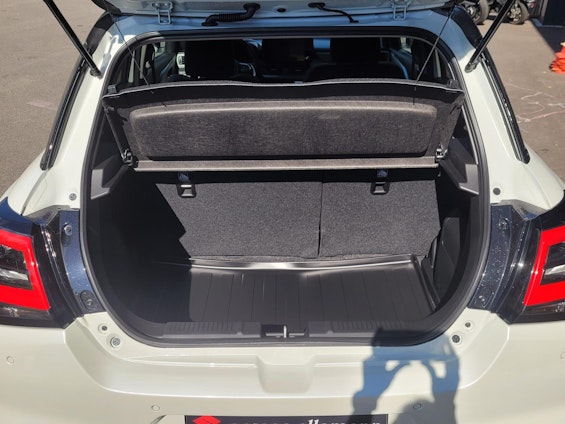 Vehicle image 8 Vehicle image 8